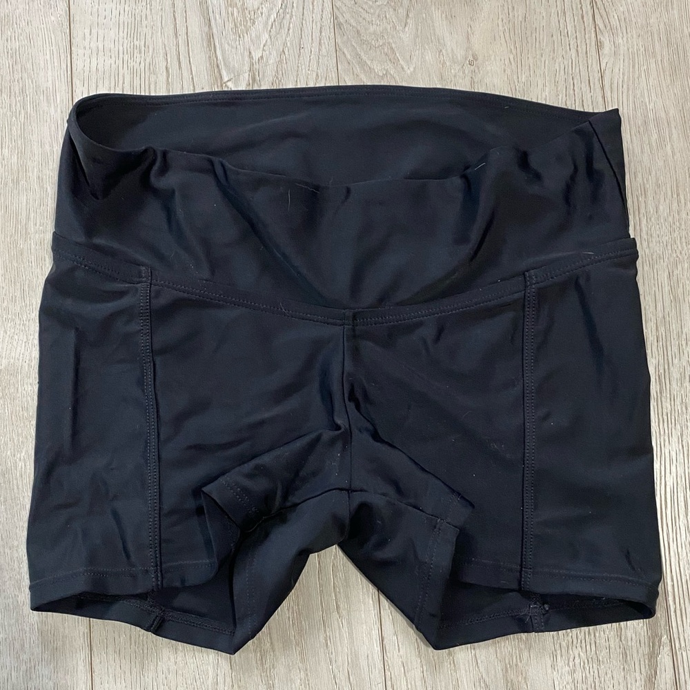 Thyme Maternity woment short XS